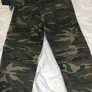 Camouflage skinny jeans